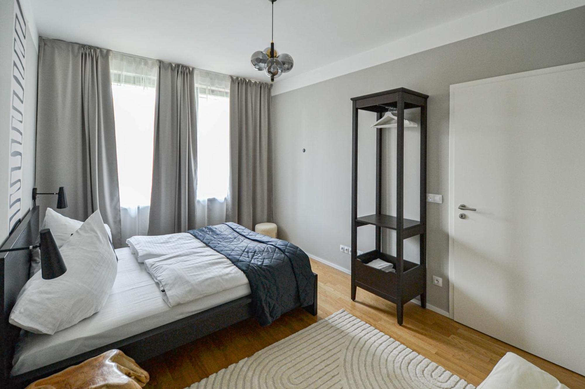 Japanese Design 3bdr In A Vibrant Area Apartment