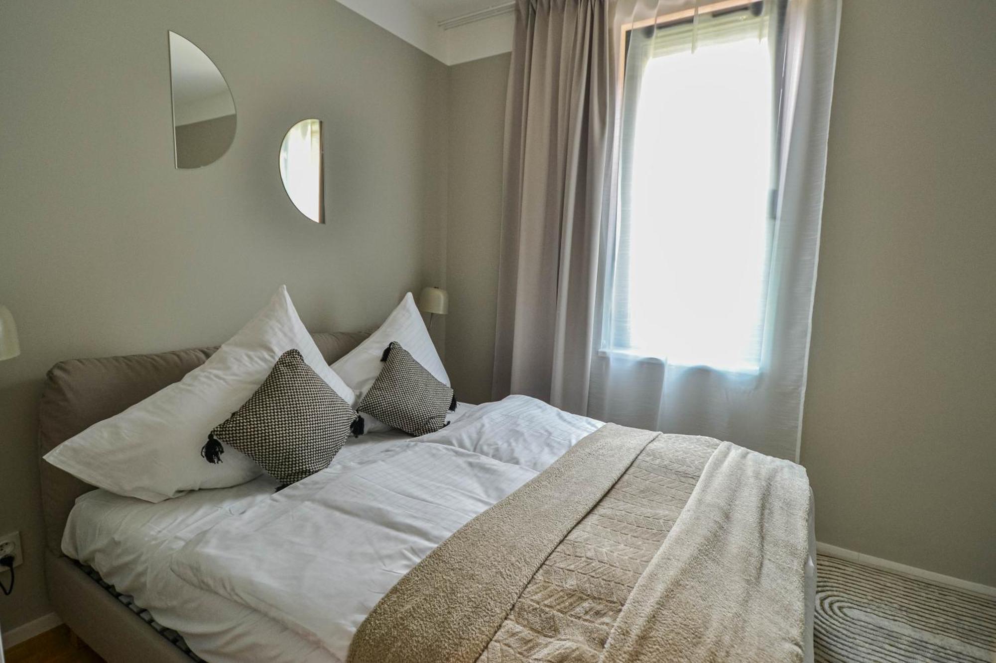 Japanese Design 3bdr In A Vibrant Area * Prag