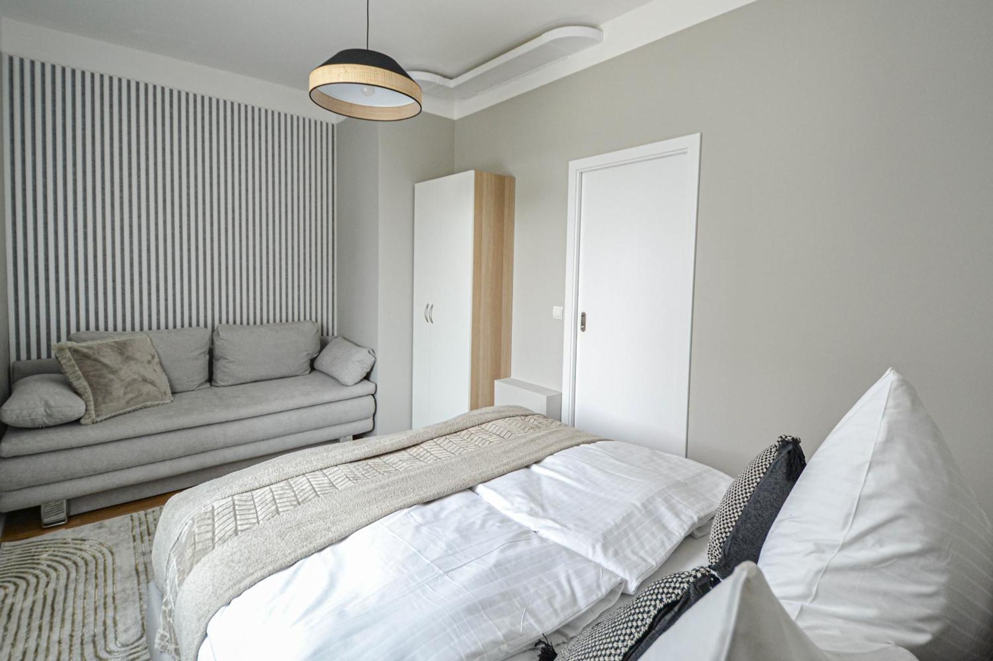 Japanese Design 3bdr In A Vibrant Area * Prag