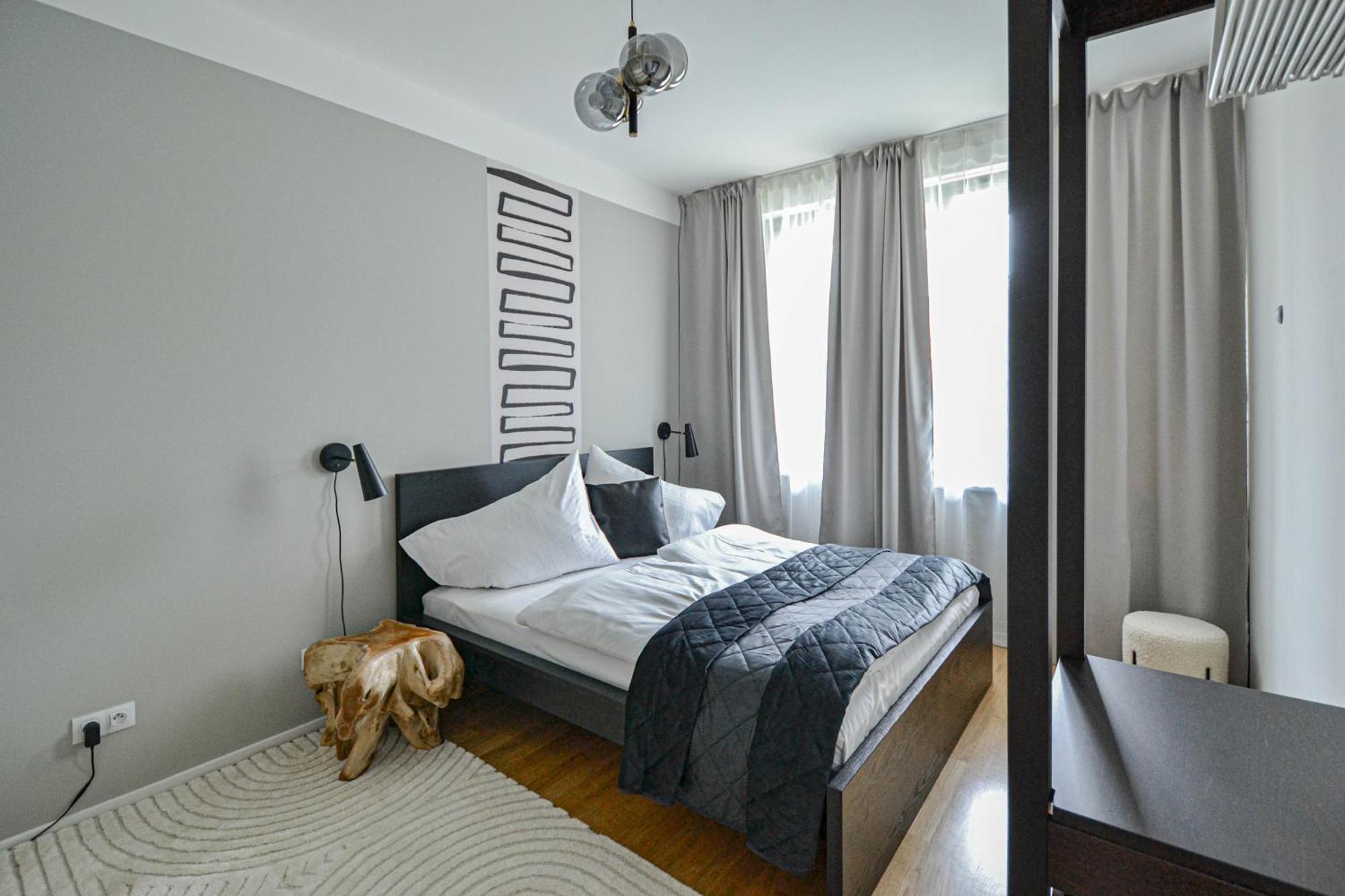 Japanese Design 3bdr In A Vibrant Area Apartment