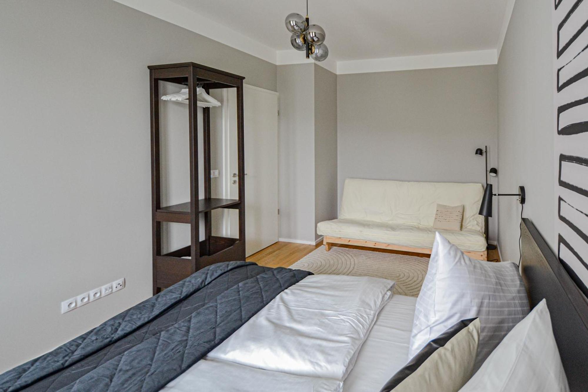 Japanese Design 3bdr In A Vibrant Area Apartment *