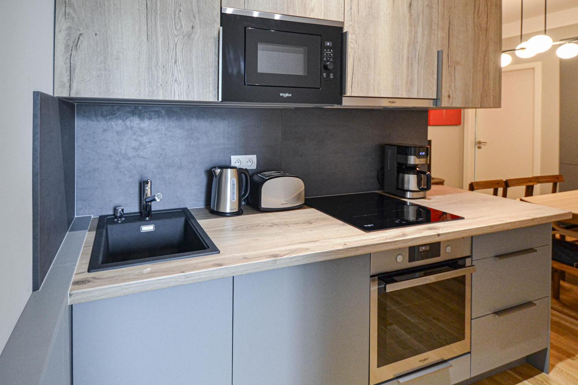 Japanese Design 3bdr In A Vibrant Area Apartment